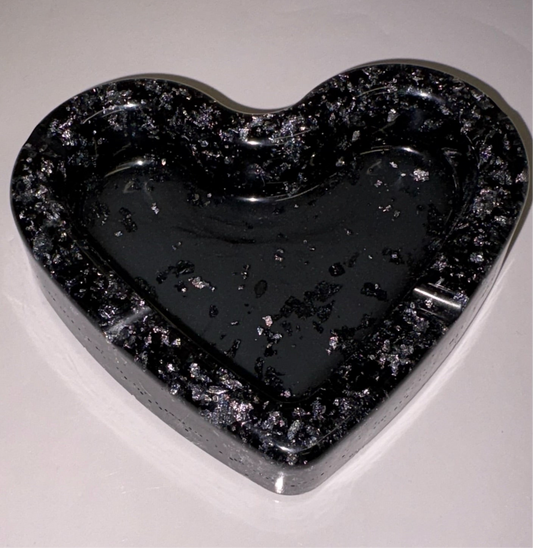 BLACK AND METAL LOVE HEART ASHTRAY